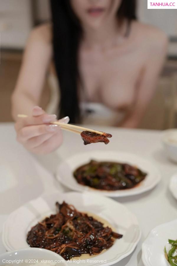  [XiuRen]高清写真图 2024.05.17 No.8557 晚苏susu 丝袜美腿第83张图片